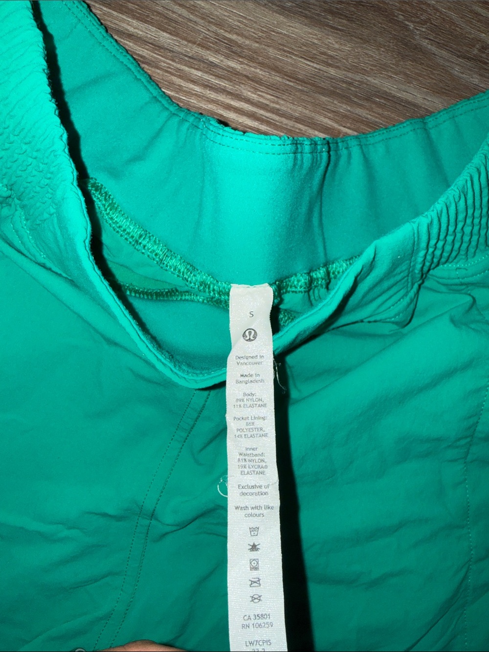 Size S Kelly Green Lululemon Women’s High-waisted Shorts - Picture 2 of 3
